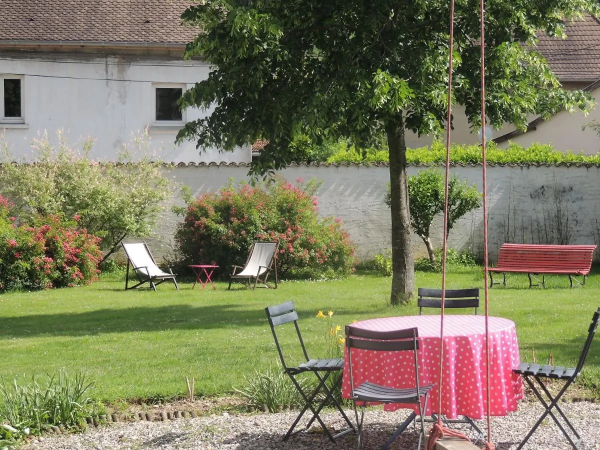 Le Tilleul Montagnieu  Bed & Breakfast Montagnieu (Ain)